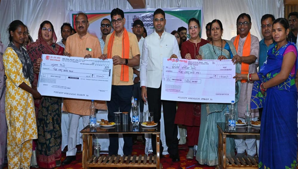जनकल्याणकारी योजनाओं से बदली लोगों की जिंदगी, मंत्री टंक राम वर्मा ने गिनाईं उपलब्धियां जनकल्याणकारी योजनाओं से बदली लोगों की जिंदगी, मंत्री टंक राम वर्मा ने गिनाईं उपलब्धियां