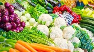 मानसून से पहले महंगाई का झटका, हरी सब्जियों के बढ़ते दामों ने बिगाड़ा रसोई का बजट मानसून से पहले महंगाई का झटका, हरी सब्जियों के बढ़ते दामों ने बिगाड़ा रसोई का बजट