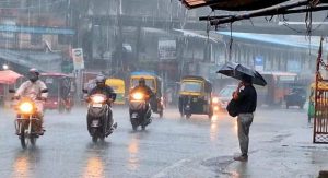 MP Weather Update: बारिश से पहले बढ़ी बेचैनी, उमस ने किया बेहाल; मौसम विभाग ने दी अहम चेतावनी MP Weather Update: बारिश से पहले बढ़ी बेचैनी, उमस ने किया बेहाल; मौसम विभाग ने दी अहम चेतावनी