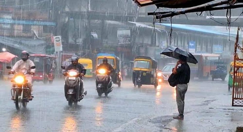 MP Weather Update: बारिश से पहले बढ़ी बेचैनी, उमस ने किया बेहाल; मौसम विभाग ने दी अहम चेतावनी MP Weather Update: बारिश से पहले बढ़ी बेचैनी, उमस ने किया बेहाल; मौसम विभाग ने दी अहम चेतावनी