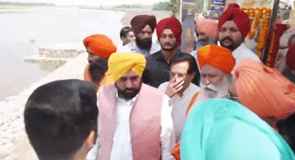 धुस्सी बांध सड़क परियोजना शुरू, जालंधर के ग्रामीण इलाकों की कनेक्टिविटी होगी मजबूत; सीचेवाल ने जताई खुशी धुस्सी बांध सड़क परियोजना शुरू, जालंधर के ग्रामीण इलाकों की कनेक्टिविटी होगी मजबूत; सीचेवाल ने जताई खुशी