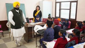 शिक्षा के क्षेत्र में पंजाब का बड़ा कमाल, स्कूल रैंकिंग में केरल को पछाड़कर बना देश का नंबर-1 राज्य शिक्षा के क्षेत्र में पंजाब का बड़ा कमाल, स्कूल रैंकिंग में केरल को पछाड़कर बना देश का नंबर-1 राज्य