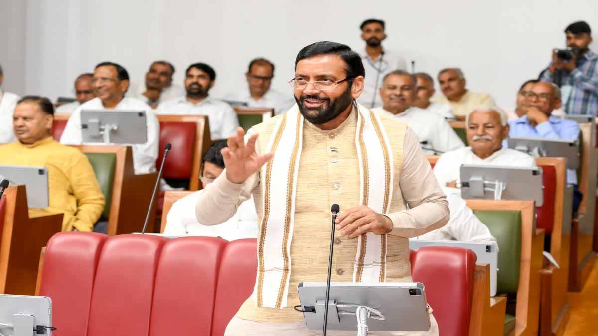 अब चतुर्थ श्रेणी कर्मचारी बन सकेंगे क्लर्क, सरकार ने लागू किए नए सेवा नियम अब चतुर्थ श्रेणी कर्मचारी बन सकेंगे क्लर्क, सरकार ने लागू किए नए सेवा नियम