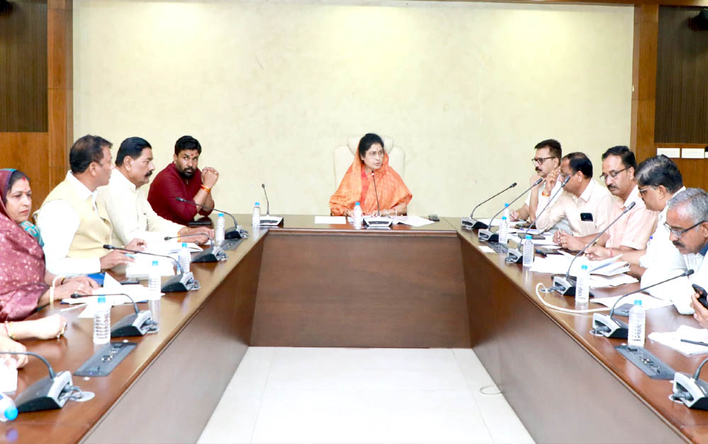 लापरवाह ठेकेदारों पर सख्त एक्शन, राज्यमंत्री गौर ने ब्लैकलिस्ट करने के दिए निर्देश