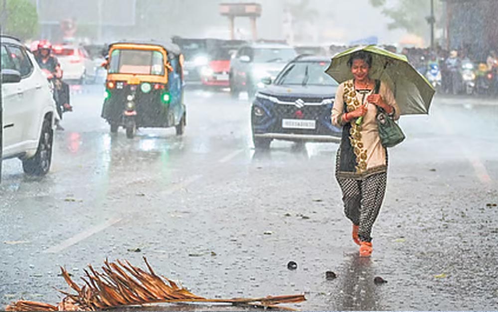 लेट हो रहा मानसून, लेकिन बारिश बनी राहत! पंजाब में पारा लुढ़का, अगले चार दिन यलो अलर्ट