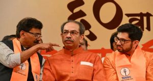 सांसदों के जाने के बाद उद्धव की बढ़ीं मुश्किलें, अब दफ्तर को लेकर नया विवाद