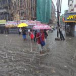 बारिश से बेहाल मुंबई, जलभराव के चलते रेलवे ट्रैक डूबे और अंधेरी सबवे बंद बारिश से बेहाल मुंबई, जलभराव के चलते रेलवे ट्रैक डूबे और अंधेरी सबवे बंद