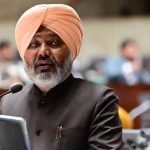 पासिंग फीस और अवैध वाहनों के मुद्दे पर सरकार गंभीर, मंत्री चीमा ने ऑपरेटरों को दिया आश्वासन