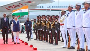 PM मोदी का सेशल्स दौरा शुरू, राष्ट्रपति पैट्रिक हर्मिनी ने गर्मजोशी से किया स्वागत
