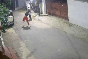 पुलिस हिरासत से भागा आरोपी सैफ मांडर में पकड़ा गया, फिर फायरिंग के बाद मुठभेड़ में पैर में लगी गोली