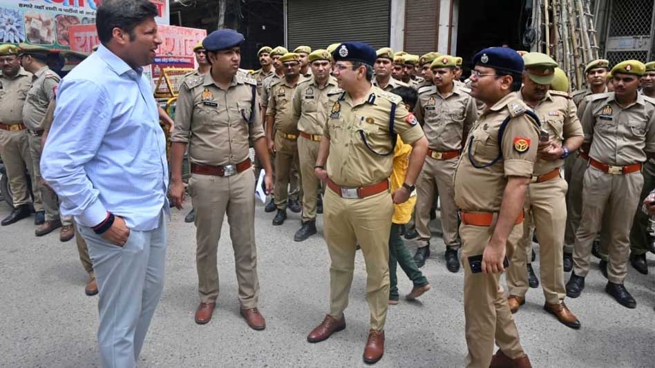 खोड़ा में पसरा सन्नाटा: सूर्या चौहान मर्डर केस में एनकाउंटर, बुलडोजर कार्रवाई और बकरीद कनेक्शन से सनसनी खोड़ा में पसरा सन्नाटा: सूर्या चौहान मर्डर केस में एनकाउंटर, बुलडोजर कार्रवाई और बकरीद कनेक्शन से सनसनी