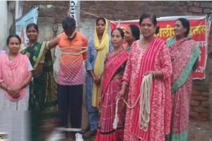 ‘शराब छोड़ो, वरना खंभे से बंधोगे’… बालाघाट में पत्नी ने शराबी पति को बांधकर मुंह पर चिपकाया टेप