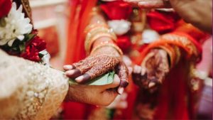 चांदी महंगी होने पर बदली योजना, दुल्हन के खाते में बढ़कर भेजे जाएंगे 64 हजार रुपये चांदी महंगी होने पर बदली योजना, दुल्हन के खाते में बढ़कर भेजे जाएंगे 64 हजार रुपये