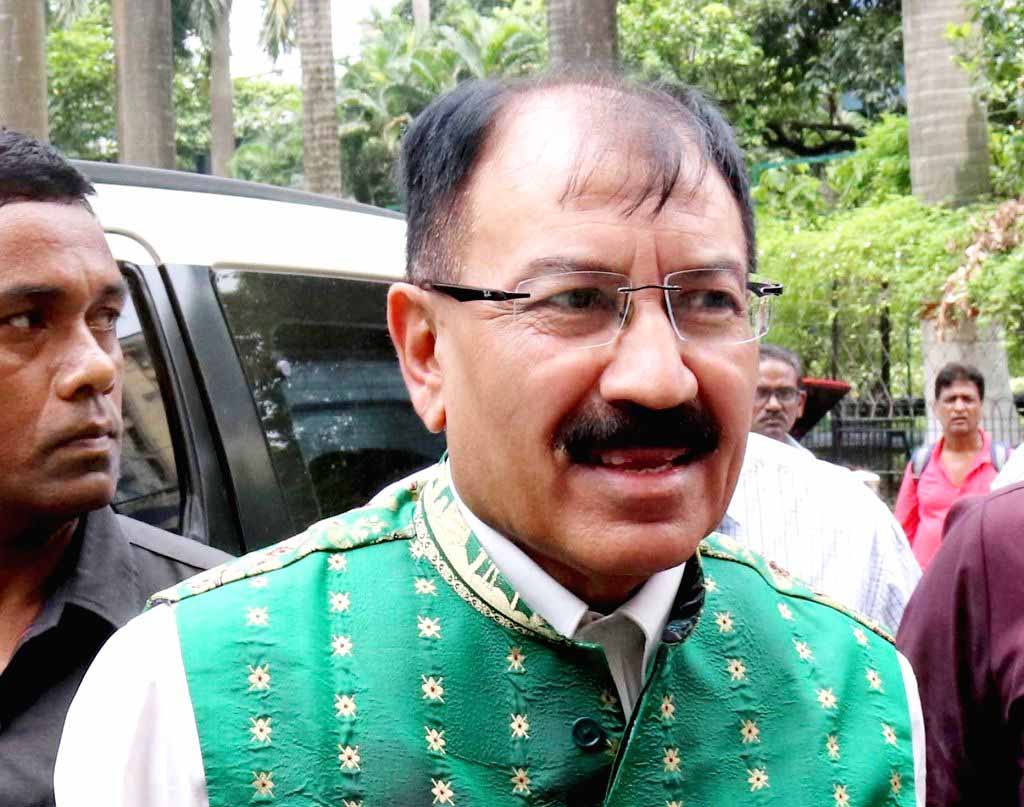 लोकसभा में अलग ब्लॉक की मांग, TMC में 20 सांसद बागी गुट में शामिल लोकसभा में अलग ब्लॉक की मांग, TMC में 20 सांसद बागी गुट में शामिल