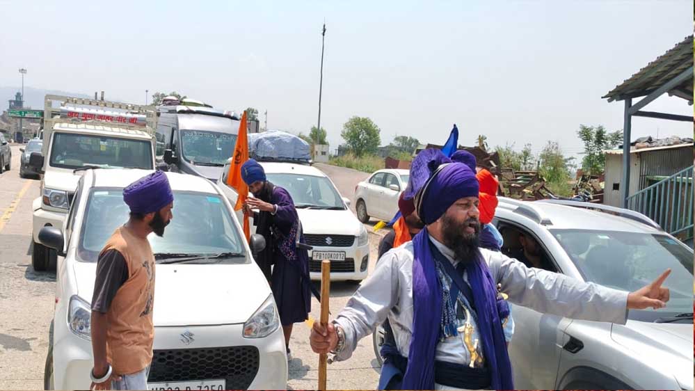 Himachal Entry Tax के विरोध में निहंगों का बड़ा कदम, कुल्लू-मनाली हाईवे जाम की चेतावनी