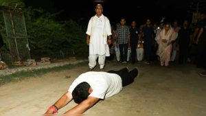 ‘राधे-राधे’ के जयकारों के बीच CM भजनलाल ने पूरी की गिरिराज परिक्रमा