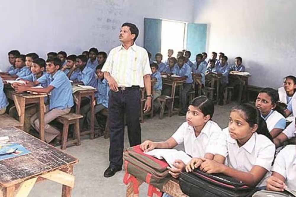 महिला शिक्षिकाओं को नजदीकी पंचायत में पोस्टिंग, पुरुष शिक्षकों का भी होगा ट्रांसफर