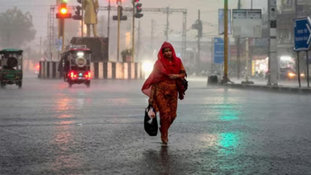 आज का मौसम: मॉनसून की रफ्तार तेज, देश के कई हिस्सों में भारी बारिश की चेतावनी आज का मौसम: मॉनसून की रफ्तार तेज, देश के कई हिस्सों में भारी बारिश की चेतावनी