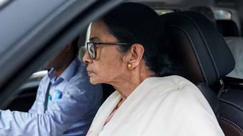 ममता बनर्जी ने कई नेताओं पर कार्रवाई की, यूथ विंग अध्यक्ष सायोनी घोष हटाई गईं