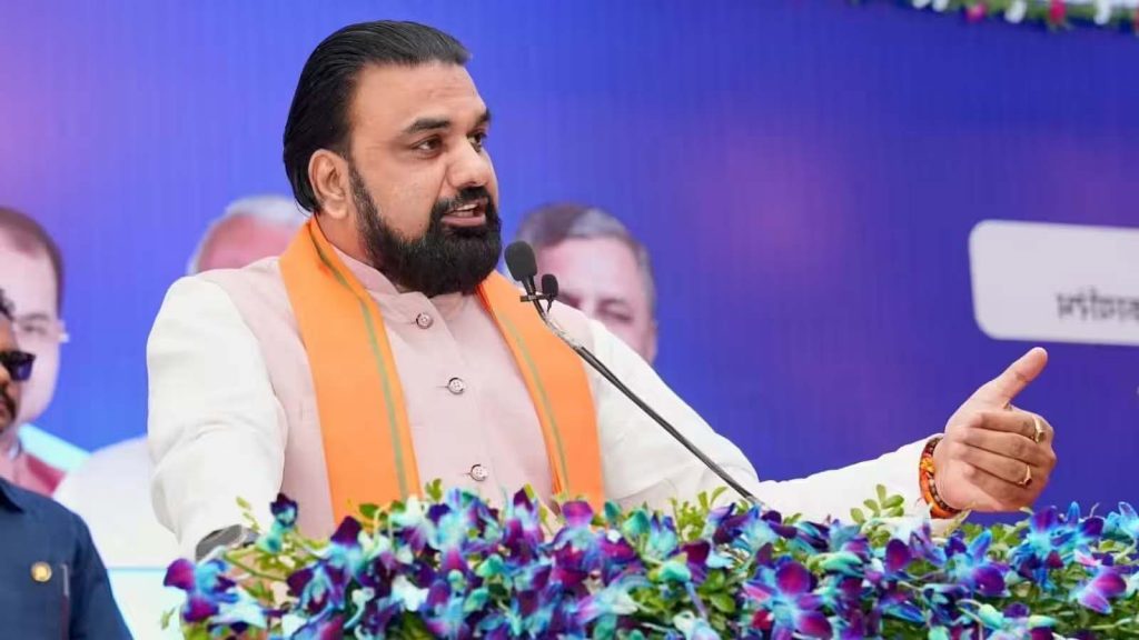 खान सर-रोशन सर विवाद के बीच सरकार का बड़ा कदम, कोचिंग होंगे शिफ्ट खान सर-रोशन सर विवाद के बीच सरकार का बड़ा कदम, कोचिंग होंगे शिफ्ट