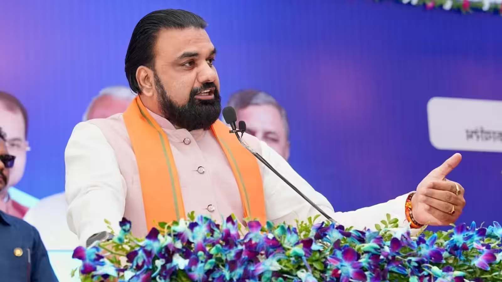 खान सर-रोशन सर विवाद के बीच सरकार का बड़ा कदम, कोचिंग होंगे शिफ्ट खान सर-रोशन सर विवाद के बीच सरकार का बड़ा कदम, कोचिंग होंगे शिफ्ट
