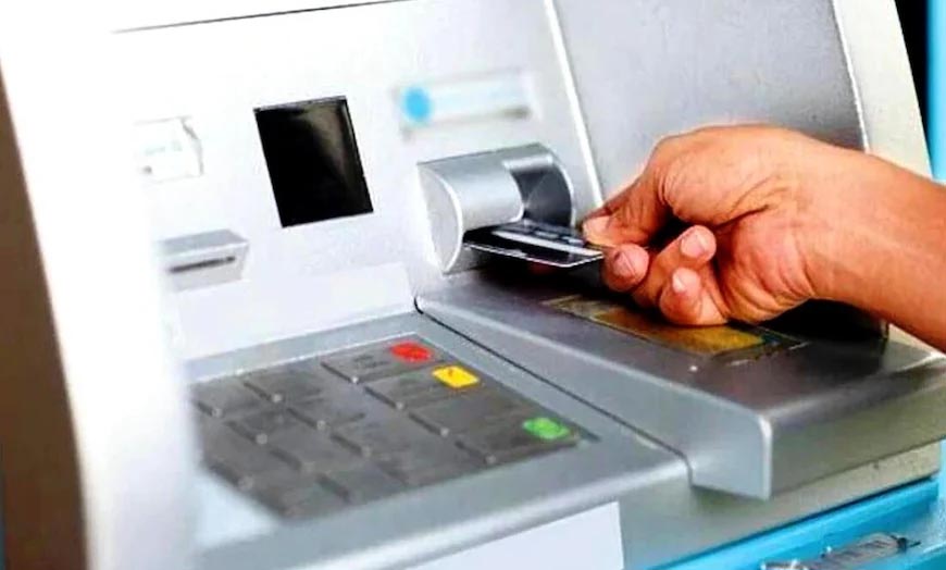 RBI रिपोर्ट ने खोली पोल, बाजार में पैसा भरपूर लेकिन ATM में नहीं मिल रहा कैश; इंडस्ट्री परेशान
