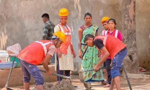 बंदूक छोड़ विकास की राह पर बढ़े युवा, सुकमा में आत्मसमर्पण के बाद बदल रही जिंदगी की तस्वीर