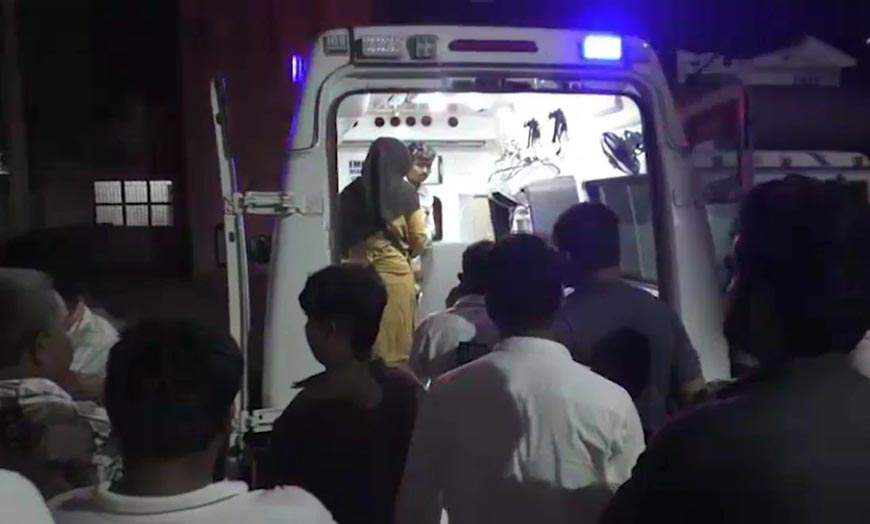 गुजरात के मोरबी में तेज रफ्तार का कहर, भीषण टक्कर में पांच की गई जान गुजरात के मोरबी में तेज रफ्तार का कहर, भीषण टक्कर में पांच की गई जान