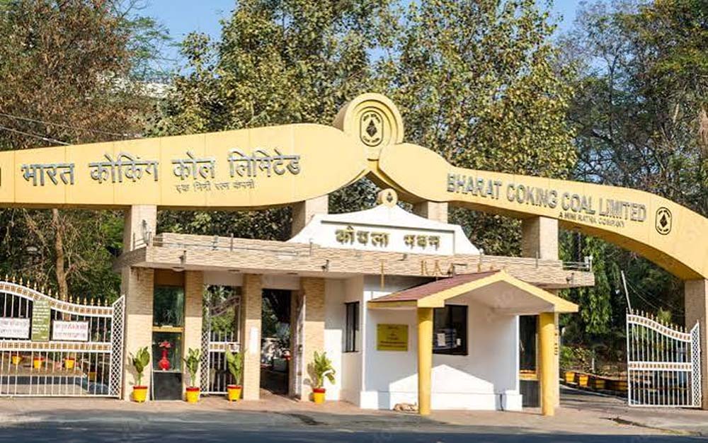 आदित्य बिड़ला फैशन यूनिट का दौरा, धनबाद में रोजगार सृजन की नई संभावनाओं पर मंथन