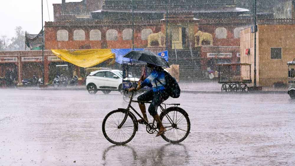 प्री-मानसून की दस्तक: राजस्थान के कई हिस्सों में तेज हवाएं और बारिश, तापमान में बड़ी गिरावट प्री-मानसून की दस्तक: राजस्थान के कई हिस्सों में तेज हवाएं और बारिश, तापमान में बड़ी गिरावट