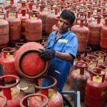 गैस सिलेंडर में गड़बड़ी का खुलासा, संदिग्ध उपभोक्ताओं की सूची तैयार गैस सिलेंडर में गड़बड़ी का खुलासा, संदिग्ध उपभोक्ताओं की सूची तैयार