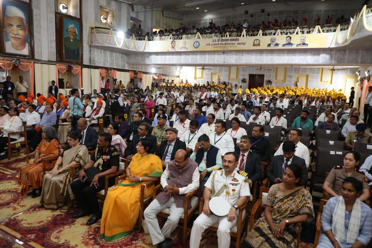 5000 साधकों ने किया योगाभ्यास, मध्यप्रदेश में अंतरराष्ट्रीय योग दिवस का भव्य आयोजन