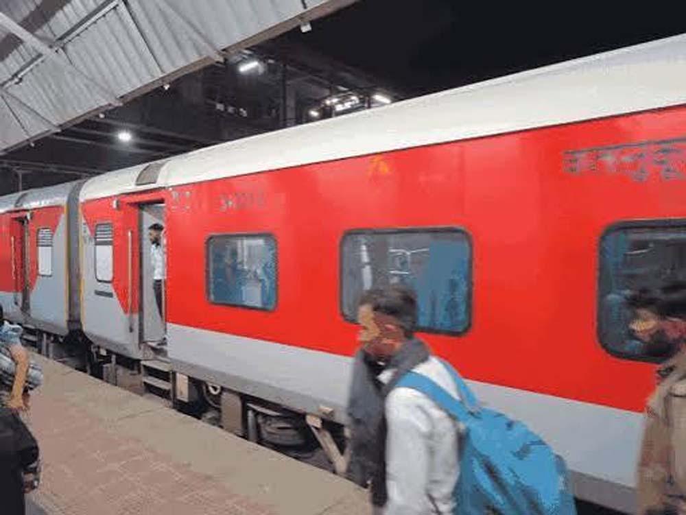रेलवे का बड़ा फैसला: धनबाद और डालटनगंज के लिए विशेष ट्रेनें रेलवे का बड़ा फैसला: धनबाद और डालटनगंज के लिए विशेष ट्रेनें