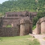 भानगढ़ किला का श्राप और इतिहास: जानें तांत्रिक और संत बालू नाथ की कथाएं