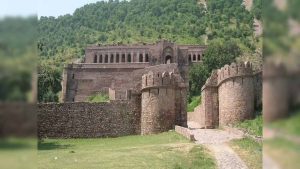 भानगढ़ किला का श्राप और इतिहास: जानें तांत्रिक और संत बालू नाथ की कथाएं