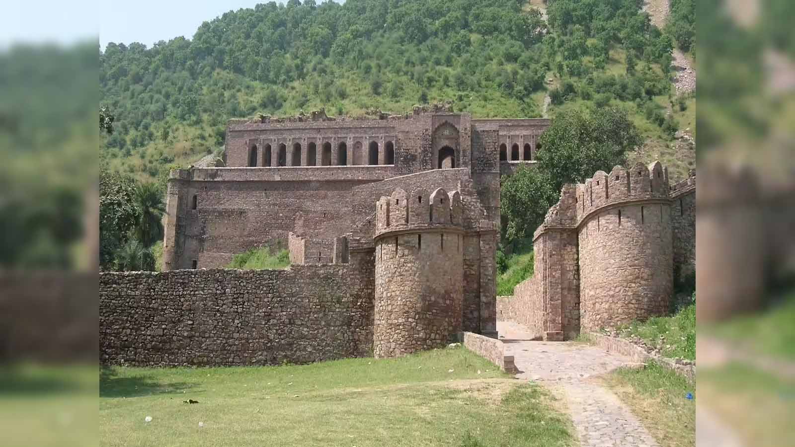 भानगढ़ किला का श्राप और इतिहास: जानें तांत्रिक और संत बालू नाथ की कथाएं भानगढ़ किला का श्राप और इतिहास: जानें तांत्रिक और संत बालू नाथ की कथाएं