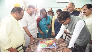 वित्त मंत्री ओ.पी. चौधरी ने किया शुभारंभ, वरिष्ठ नागरिकों के साथ खेली कैरम-लूडो वित्त मंत्री ओ.पी. चौधरी ने किया शुभारंभ, वरिष्ठ नागरिकों के साथ खेली कैरम-लूडो