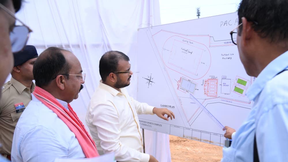 बस्तर में विकास कार्यों का जायजा ले रहे उप मुख्यमंत्री अरुण साव, निर्माण कार्यों का लगातार निरीक्षण बस्तर में विकास कार्यों का जायजा ले रहे उप मुख्यमंत्री अरुण साव, निर्माण कार्यों का लगातार निरीक्षण