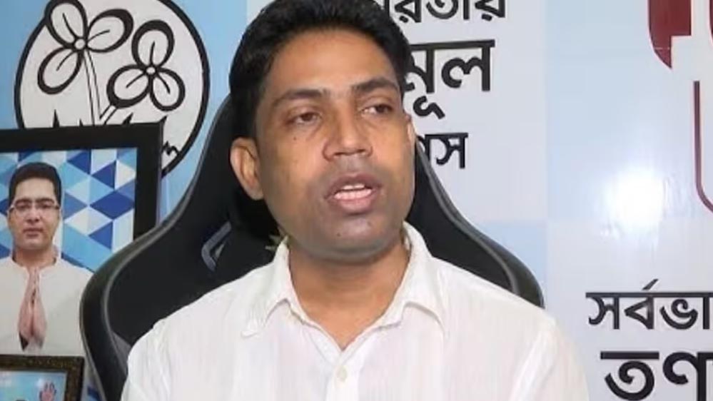 तृणमूल कांग्रेस नेता जहांगीर खान STF के शिकंजे में, सीमा क्षेत्र से हुई गिरफ्तारी तृणमूल कांग्रेस नेता जहांगीर खान STF के शिकंजे में, सीमा क्षेत्र से हुई गिरफ्तारी
