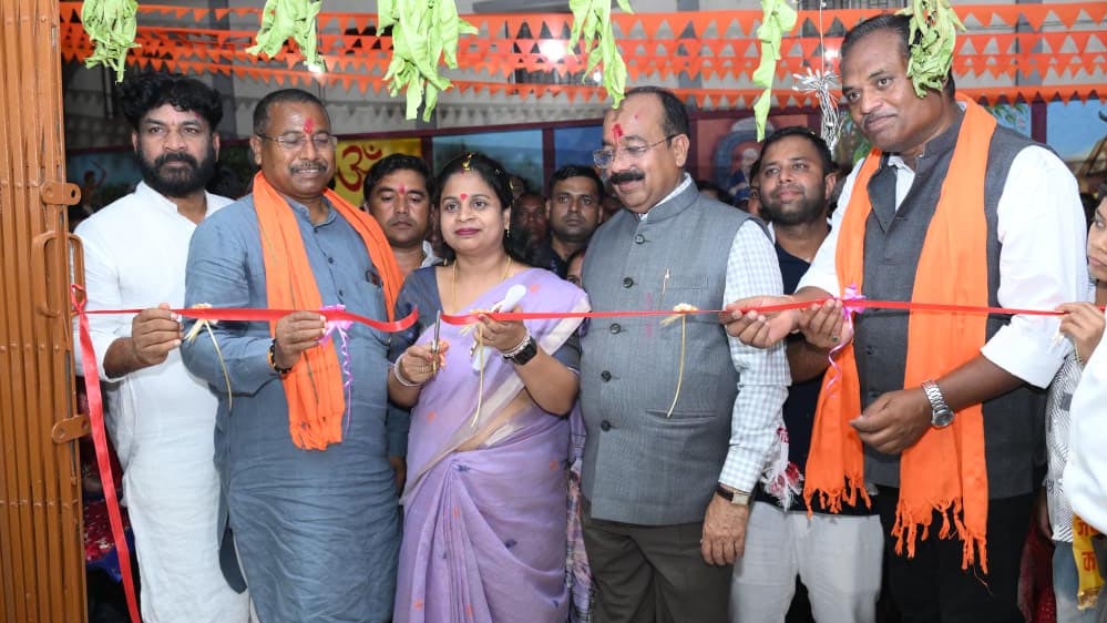 ईमानदारी और मेहनत साहू समाज की सबसे बड़ी ताकत, इसे हर हाल में बनाए रखें: अरुण साव ईमानदारी और मेहनत साहू समाज की सबसे बड़ी ताकत, इसे हर हाल में बनाए रखें: अरुण साव