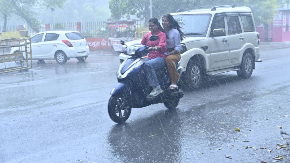 मध्यप्रदेश में बदला मौसम का मिजाज, मानसून आने से पहले रिकॉर्ड बारिश; आधे प्रदेश में आज तेज आंधी की चेतावनी