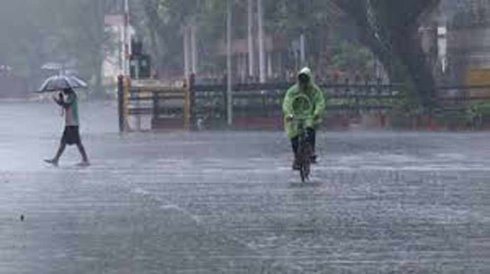 70 किमी/घंटा की रफ्तार से आंधी-बारिश का अलर्ट, कई जिलों में येलो वॉर्निंग 70 किमी/घंटा की रफ्तार से आंधी-बारिश का अलर्ट, कई जिलों में येलो वॉर्निंग