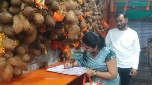 केसरी हनुमान मंदिर पर प्रशासन की कार्रवाई, तिलक मार्केट में आस्था बनाम सुरक्षा का मुद्दा गरमाया केसरी हनुमान मंदिर पर प्रशासन की कार्रवाई, तिलक मार्केट में आस्था बनाम सुरक्षा का मुद्दा गरमाया