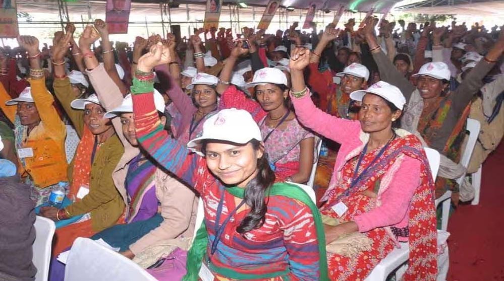 22 लाख महिलाओं का शौर्य! ‘शौर्या दल’ को 2030-31 तक जारी रखने पर MP कैबिनेट की मुहर 22 लाख महिलाओं का शौर्य! ‘शौर्या दल’ को 2030-31 तक जारी रखने पर MP कैबिनेट की मुहर