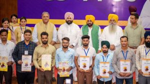 सीएम मान ने 355 युवाओं को सौंपे नियुक्ति पत्र, धुरी की रैली को लेकर हरियाणा सरकार पर साधा निशाना सीएम मान ने 355 युवाओं को सौंपे नियुक्ति पत्र, धुरी की रैली को लेकर हरियाणा सरकार पर साधा निशाना