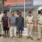 शासकीय कार्य में बाधा डालने वाले 05 आरोपियों के विरुद्ध अपराध दर्ज, 04 आरोपी हिरासत में और मुख्य आरोपी की तलाश जारी