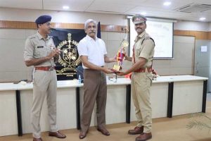 21 प्रशिक्षु अधिकारियों ने प्राप्त किया आधुनिक पुलिसिंग एवं यातायात प्रबंधन का व्यावहारिक प्रशिक्षण 21 प्रशिक्षु अधिकारियों ने प्राप्त किया आधुनिक पुलिसिंग एवं यातायात प्रबंधन का व्यावहारिक प्रशिक्षण