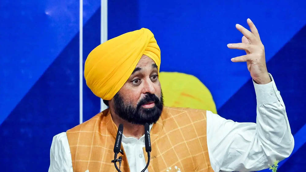 दोस्ती से सियासी टकराव तक: भगवंत मान और रवनीत बिट्टू के बीच बढ़ी जुबानी जंग दोस्ती से सियासी टकराव तक: भगवंत मान और रवनीत बिट्टू के बीच बढ़ी जुबानी जंग