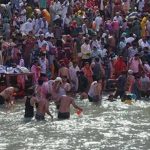आर्द्रा स्नान पर बक्सर के घाटों पर जुटे 20 हजार श्रद्धालु, गंगा स्नान के लिए उमड़ी भीड़