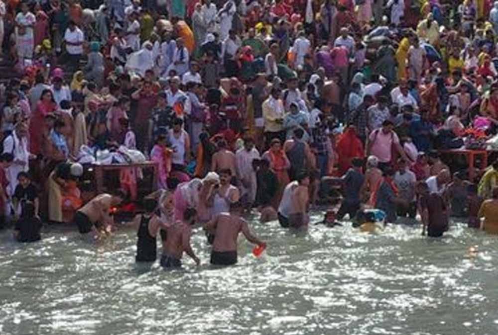 आर्द्रा स्नान पर बक्सर के घाटों पर जुटे 20 हजार श्रद्धालु, गंगा स्नान के लिए उमड़ी भीड़ आर्द्रा स्नान पर बक्सर के घाटों पर जुटे 20 हजार श्रद्धालु, गंगा स्नान के लिए उमड़ी भीड़